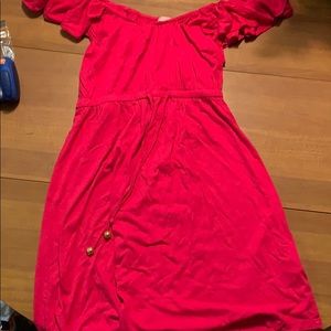 Juicy pink ruffled sleeve.